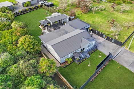 Photo of property in 84 Shaw Road, Oratia, Auckland, 0604