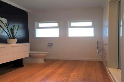 Photo of property in 9 Covil Avenue, Te Atatu South, Auckland, 0610