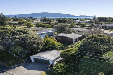 Photo of property in 67 Waimea Road, Waikanae Beach, Waikanae, 5036