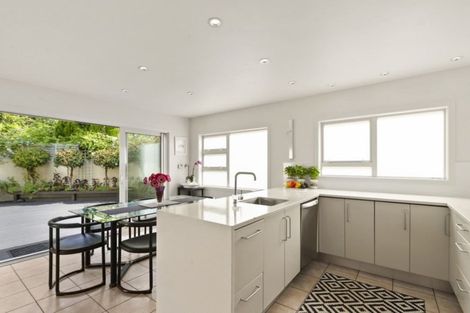 Photo of property in 1/15 Sylvan Park Avenue, Milford, Auckland, 0620