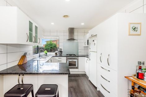 Photo of property in 18 Robert Grove, Paraparaumu, 5032