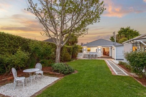 Photo of property in 68 Corson Avenue, Beckenham, Christchurch, 8023