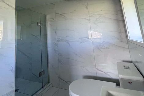 Photo of property in 5 Sunvista Avenue, Oteha, Auckland, 0632