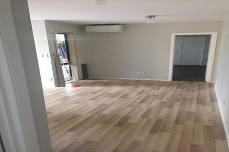 Photo of property in 1 Heaton Grove, Chatswood, Auckland, 0626