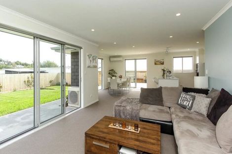Photo of property in 2 Rayner Way, Glen Avon, New Plymouth, 4312