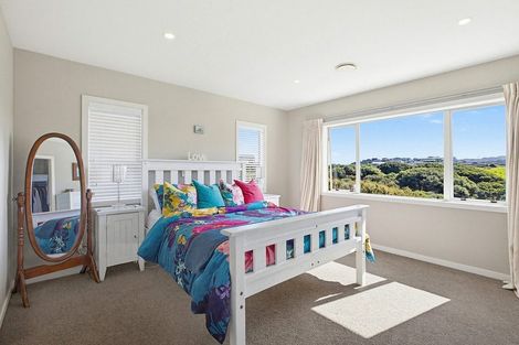 Photo of property in 60 Saint Ives Drive, Camborne, Porirua, 5026