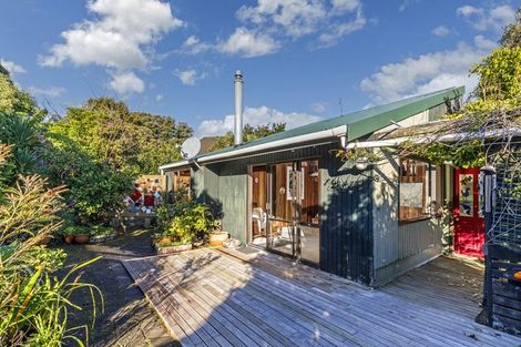 Photo of property in 8 Morlie Place, Torbay, Auckland, 0630