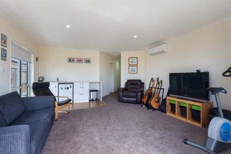 Photo of property in 20 Fuller Street, Papamoa Beach, Papamoa, 3118