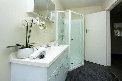 Photo of property in 147 Wairakei Road, Bryndwr, Christchurch, 8053