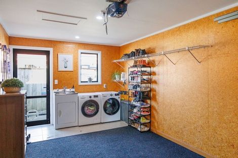 Photo of property in 52 Brooklyn Heights Drive, Kelvin Grove, Palmerston North, 4414