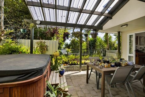 Photo of property in 6 Mayfair Place, Westown, New Plymouth, 4310