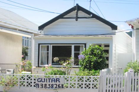 Photo of property in 33 Tasman Street, Mount Cook, Wellington, 6021