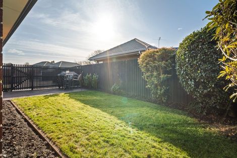 Photo of property in 1/14 Innisfree Place, Northwood, Christchurch, 8051