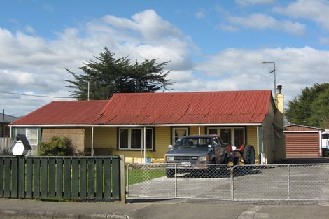 Photo of property in 16 Bennett Street, Waipawa, 4210