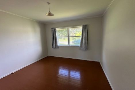 Photo of property in 4/2 Godley Road, Green Bay, Auckland, 0604