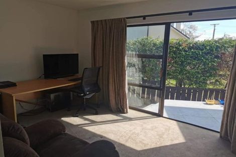 Photo of property in 1/114 Ocean View Road, Northcote, Auckland, 0627