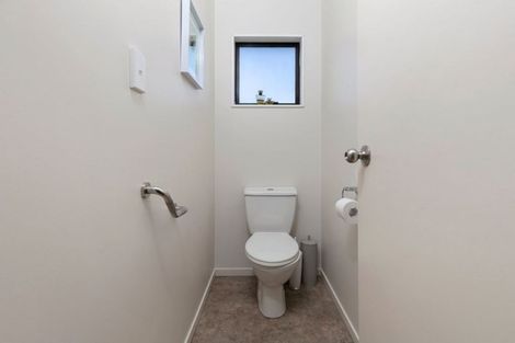 Photo of property in 2/39 Browns Bay Road, Browns Bay, Auckland, 0630