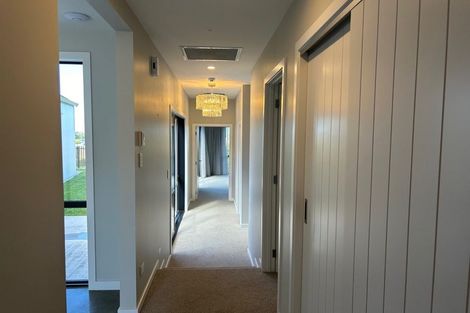 Photo of property in 75 Oak Road, Poraiti, Napier, 4112