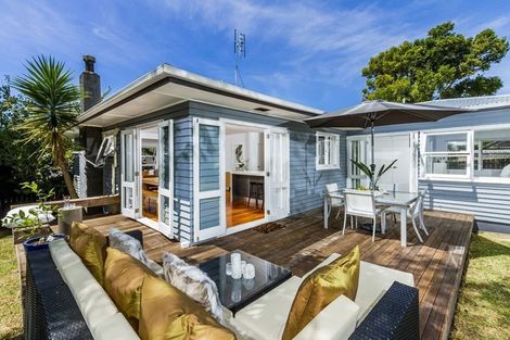 Photo of property in 20 Lynden Avenue, Hillcrest, Auckland, 0627