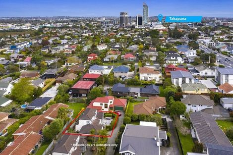 Photo of property in 2/3 Hart Road, Hauraki, Auckland, 0622