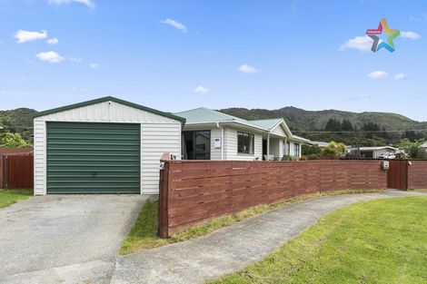 Photo of property in 25 Grimsby Grove, Wainuiomata, Lower Hutt, 5014