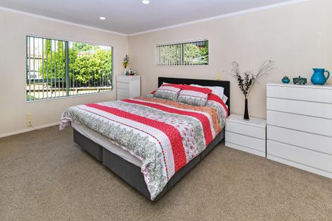Photo of property in 25 Eiger Place, Northpark, Auckland, 2013