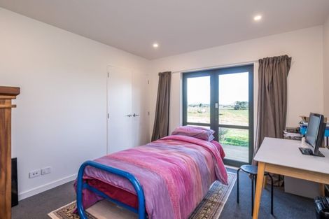 Photo of property in 100 Harakeke Road, Te Horo, Otaki, 5581