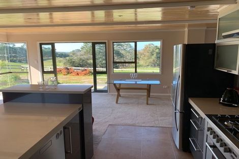 Photo of property in 63 Tawa Road, Kumeu, 0891