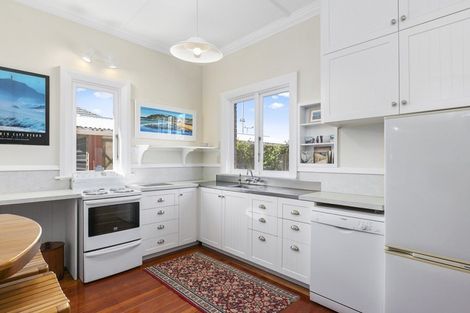 Photo of property in 239 Bay View Road, Saint Clair, Dunedin, 9012