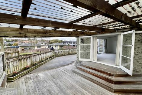 Photo of property in 1 Mirrabooka Avenue, Botany Downs, Auckland, 2010