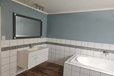 Photo of property in 42 Walker Road West, Aongatete, 3178