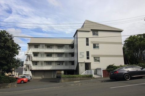 Photo of property in 5 Hawker Street, Mount Victoria, Wellington, 6011