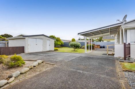 Photo of property in 124 Weraroa Road, Waverley, 4510