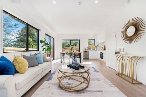 Photo of property in 4a Flaunty Place, West Harbour, Auckland, 0618