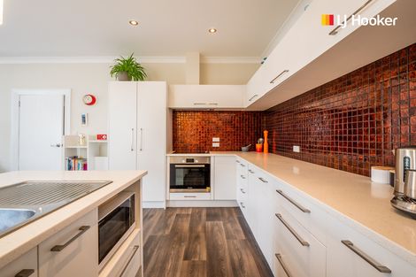 Photo of property in 16 West Avenue, Saint Clair, Dunedin, 9012