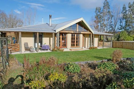 Photo of property in 31 Timaru Road, Waimate, 7924