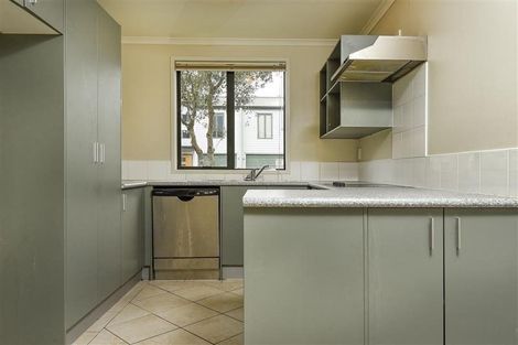 Photo of property in 56 Verdale Circle, Glen Eden, Auckland, 0602