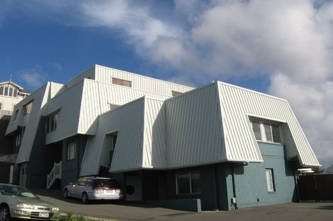 Photo of property in 1/2 Grafton Road, Roseneath, Wellington, 6011