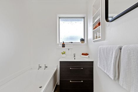 Photo of property in 2 Border Road, Henderson, Auckland, 0612