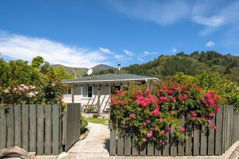 Photo of property in 169 Waikawa Road, Picton, 7220