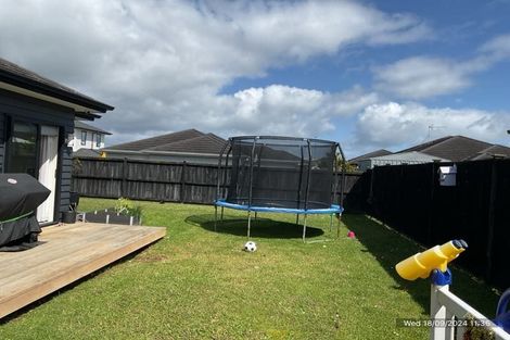 Photo of property in 10 Brumbie Way, Karaka, Papakura, 2113