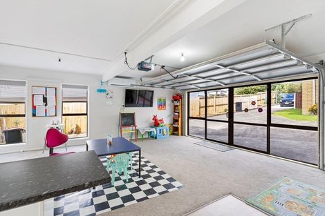 Photo of property in 2/30 Redoubt Road, Goodwood Heights, Auckland, 2105