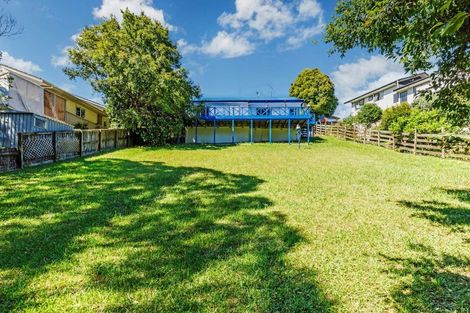 Photo of property in 13 Trias Road, Totara Vale, Auckland, 0629