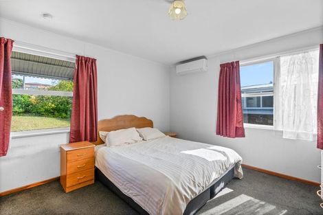 Photo of property in 35 Beaubank Road, Kelston, Auckland, 0602