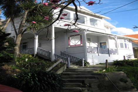 Photo of property in 19 Lower North Terrace, Kelburn, Wellington, 6012