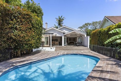 Photo of property in 17 West End Road, Herne Bay, Auckland, 1022