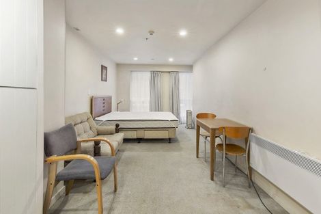 Photo of property in Terrace Heights Apartments, 2e/163 The Terrace, Wellington Central, Wellington, 6011