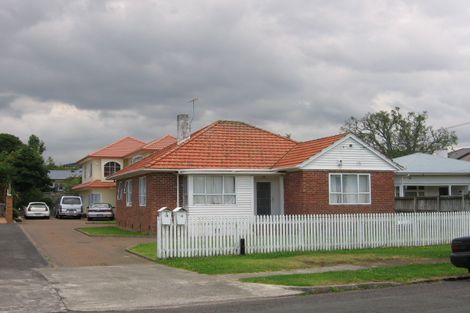 Photo of property in 2/26 Queensway, Three Kings, Auckland, 1024