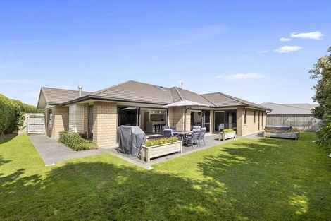 Photo of property in 12 Anderson Way, Highlands Park, New Plymouth, 4312