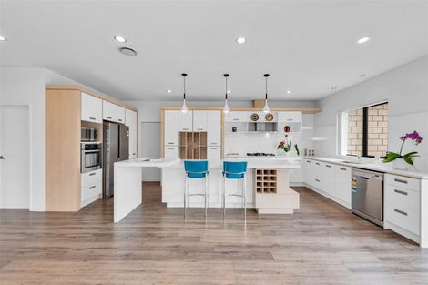 Photo of property in 37 Rosewell Crescent, Flat Bush, Auckland, 2019